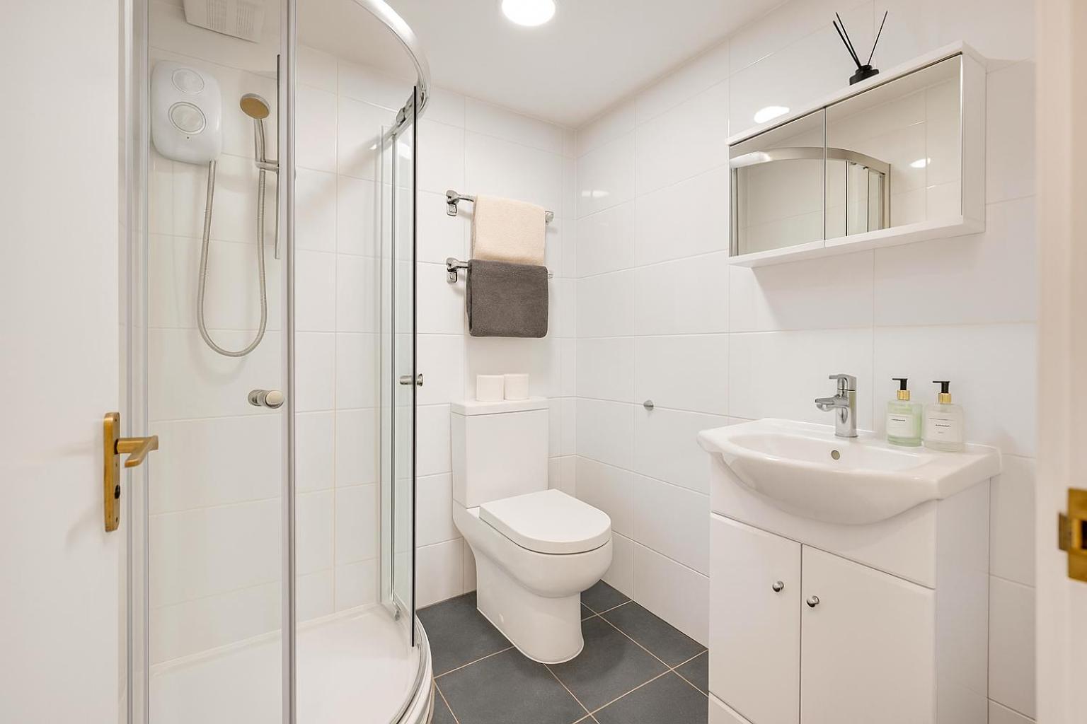 2 Bedroom Apartment Near City Centre, Uni & Parks! Кардифф Экстерьер фото